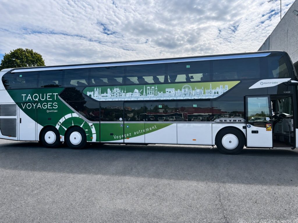 Car à double étage de Taquet Voyages dans les Hauts-de-France
