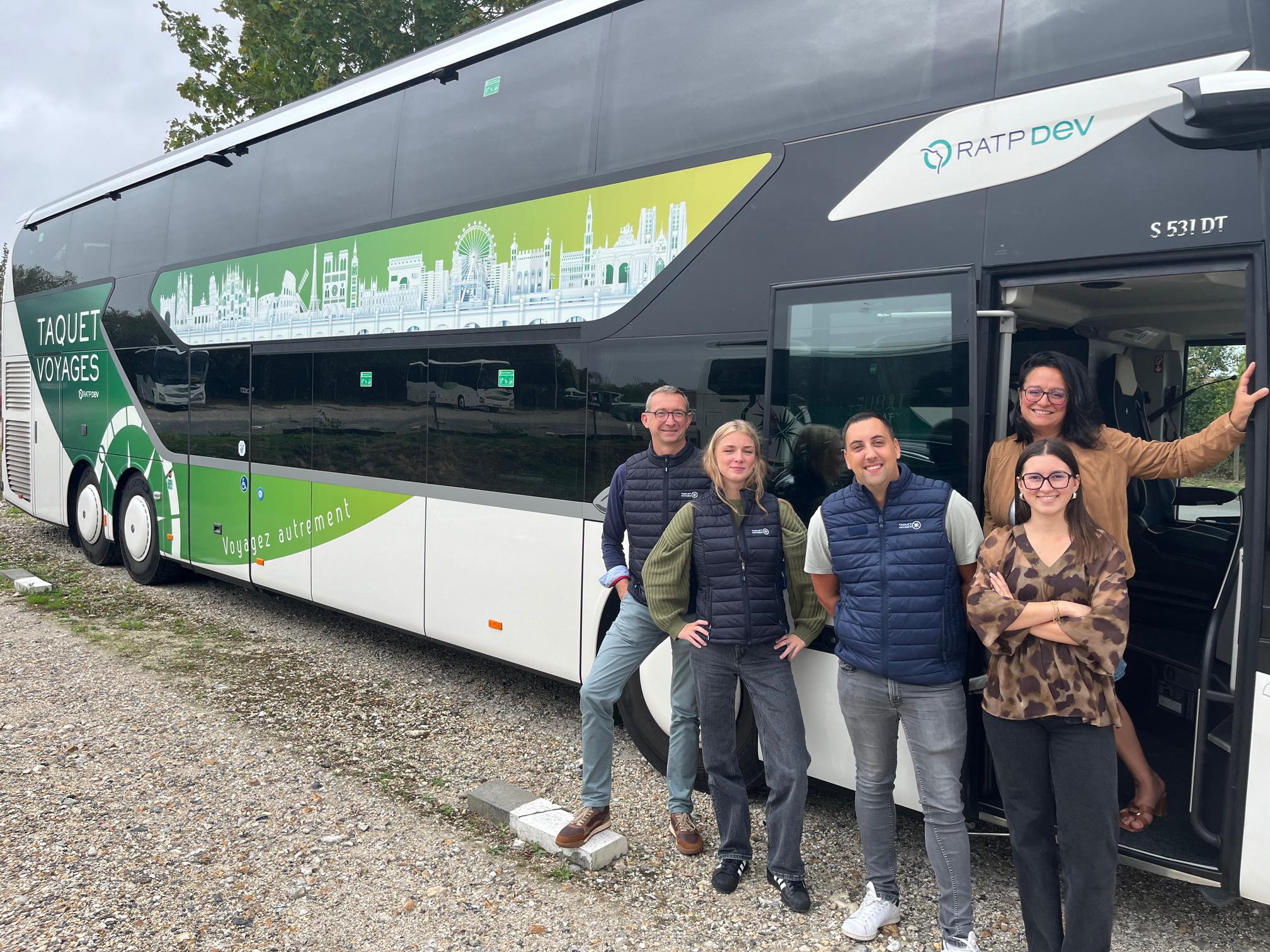 Service commercial de Taquet Voyages en charge de la location de car dans la Somme